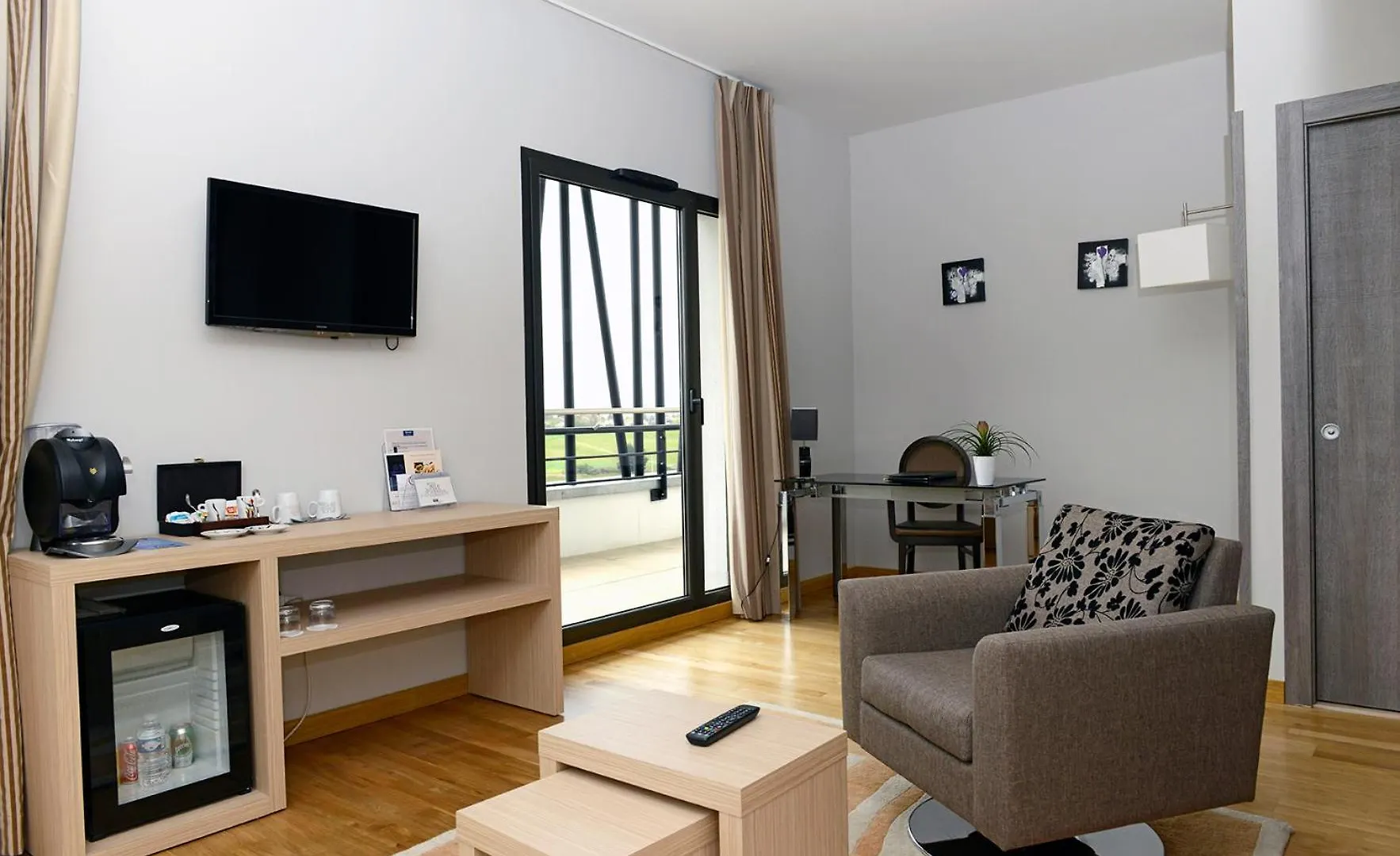 Kyriad Prestige Lyon Est - Saint Priest Eurexpo Hotel And Spa 4*, Saint-Priest (Rhone)